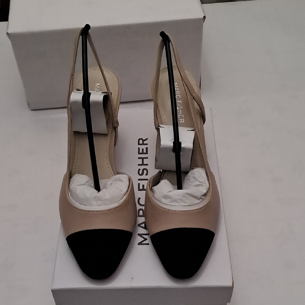 Marc Fisher Women's Size 8.5 Black and Tan Heels